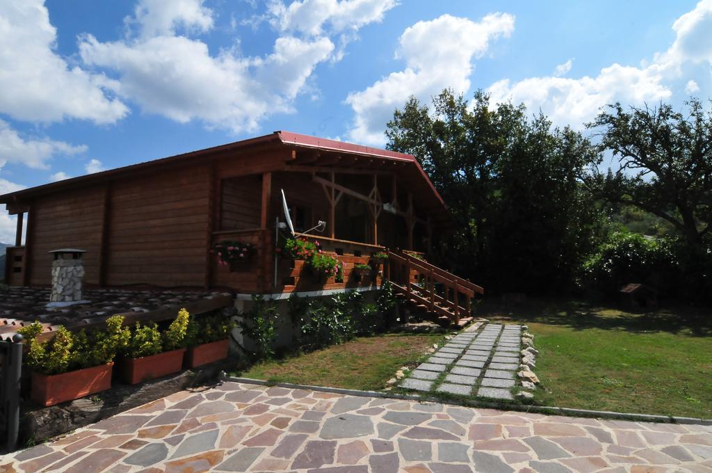 Chalet Dei Parchi Bed & Breakfast Saracinesco ภายนอก รูปภาพ