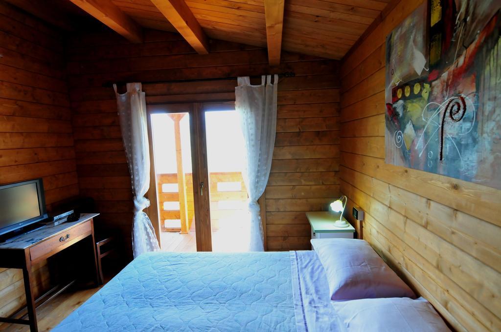 Chalet Dei Parchi Bed & Breakfast Saracinesco ห้อง รูปภาพ