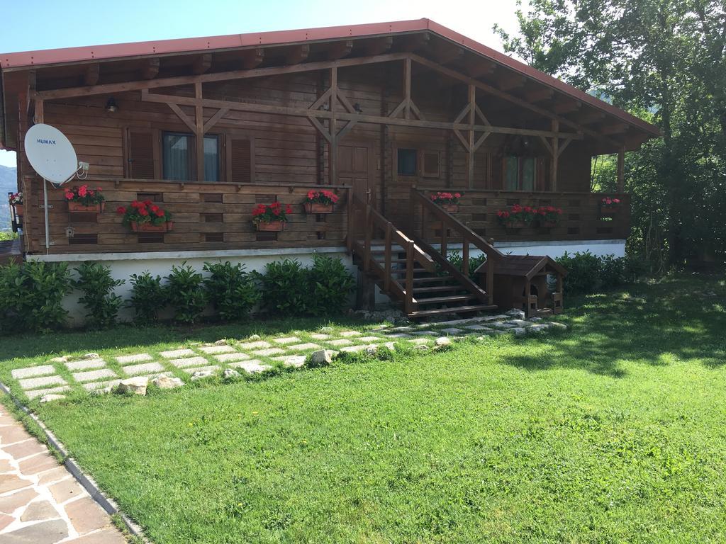 Chalet Dei Parchi Bed & Breakfast Saracinesco ภายนอก รูปภาพ